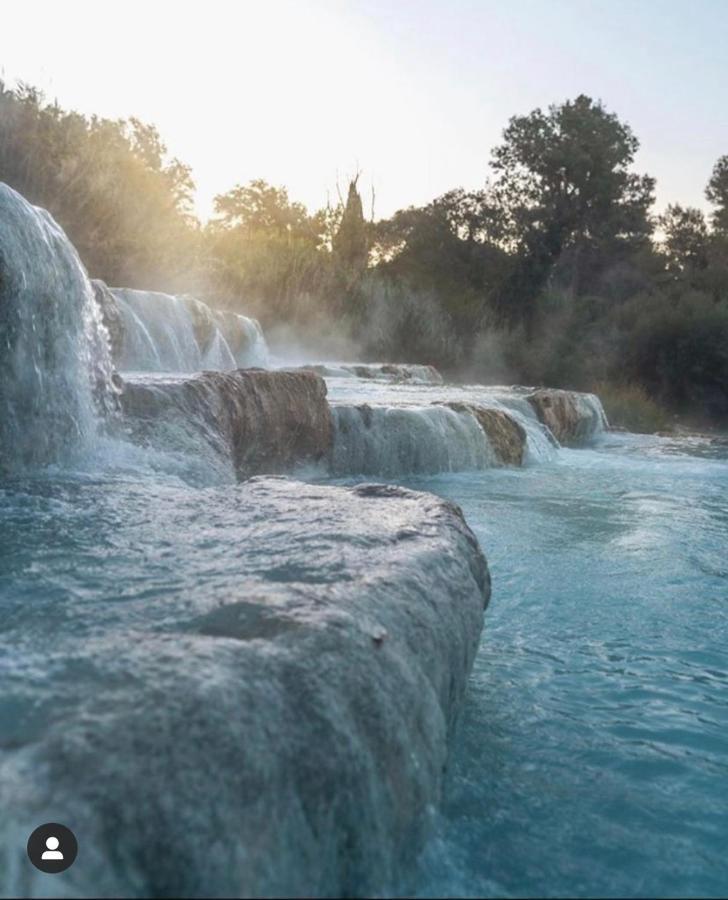 Casale Terre Rosse Bed & Breakfast Saturnia Exterior photo