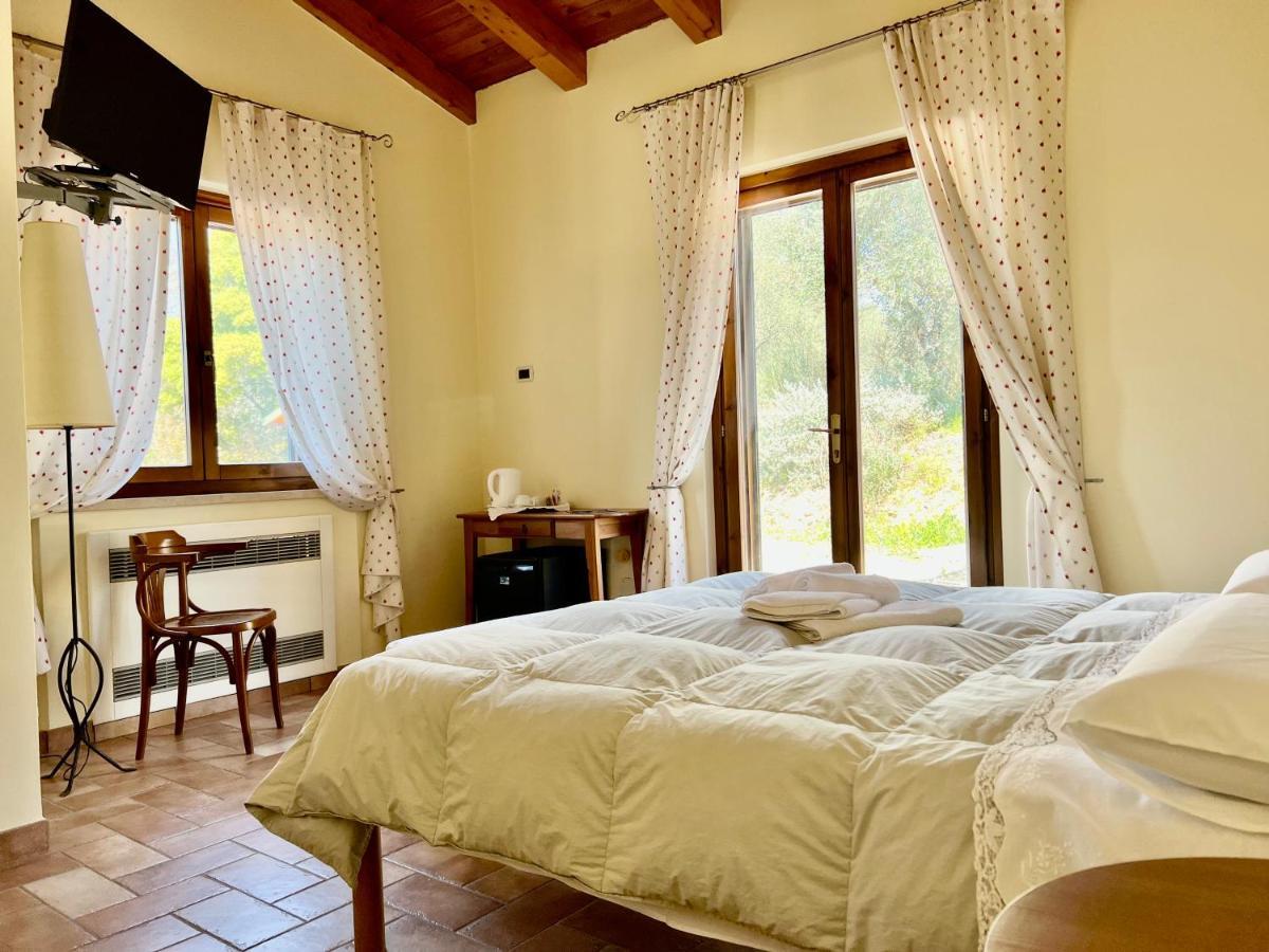 Casale Terre Rosse Bed & Breakfast Saturnia Exterior photo