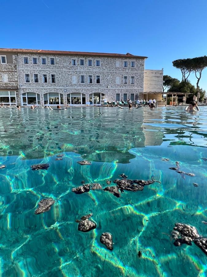 Casale Terre Rosse Bed & Breakfast Saturnia Exterior photo