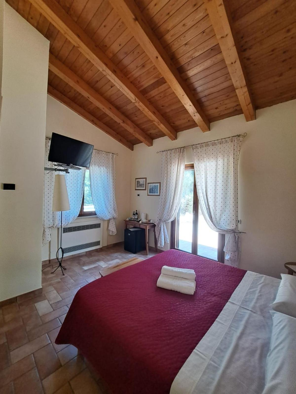 Casale Terre Rosse Bed & Breakfast Saturnia Exterior photo