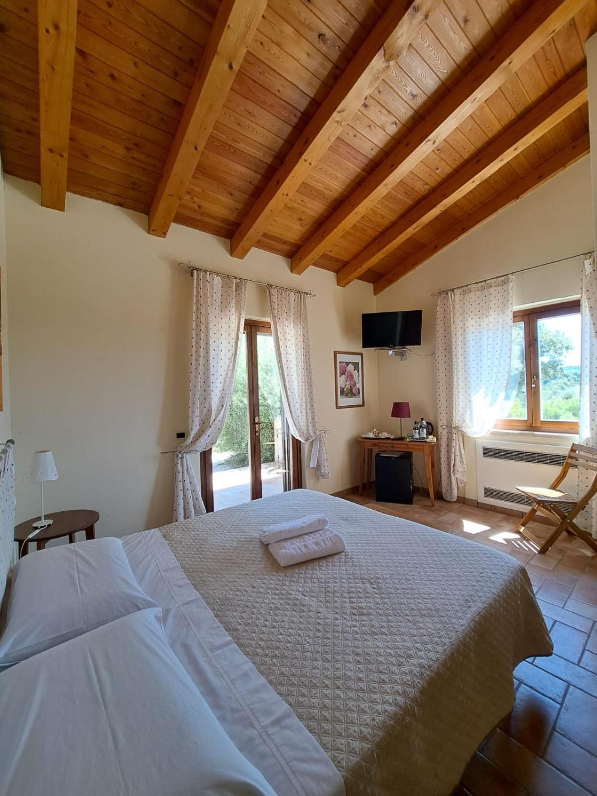 Casale Terre Rosse Bed & Breakfast Saturnia Exterior photo